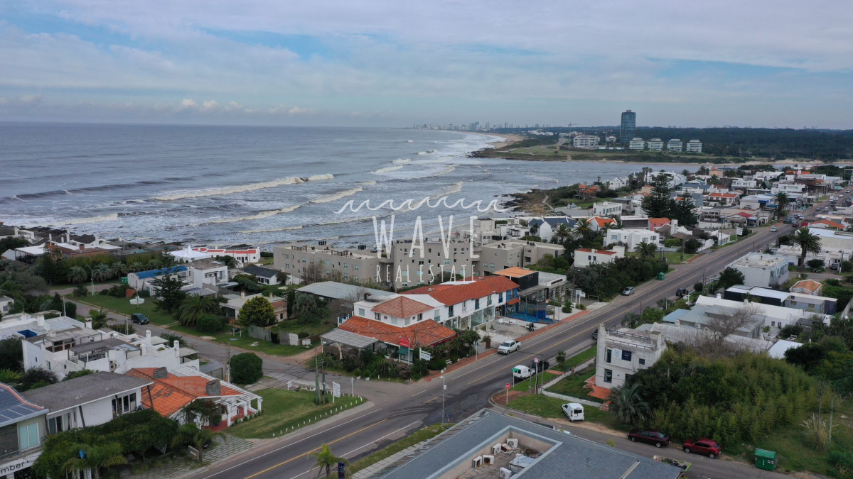 Casa ID.4246 - ATENCIÓN INVERSORES NUEVO VALOR : USD 500.000! ESQUINA COMERCIAL EN VENTA FRENTE A SHOPPING OH LA BARRA