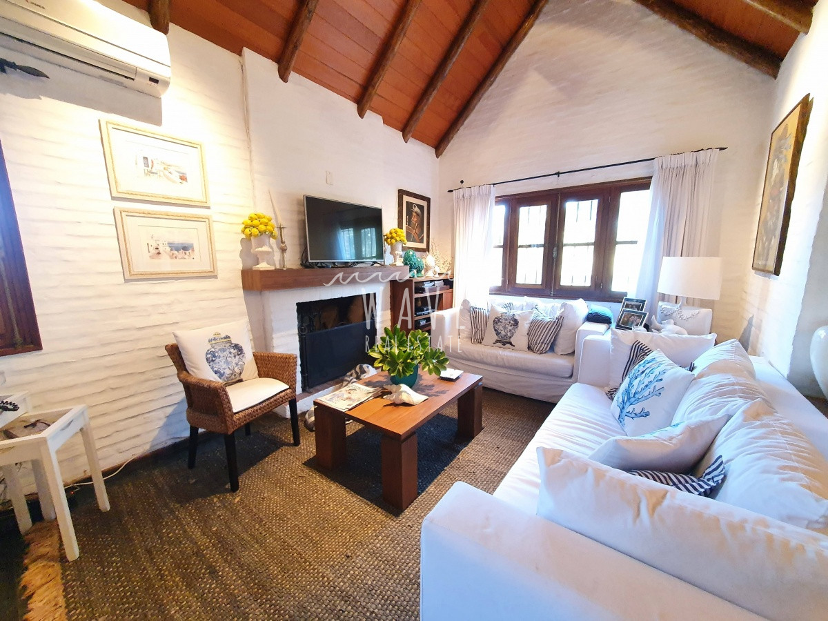 Casa ID.11 - Casa de 2 dormitorios + oficina + dormitorio de servicio a 150 mts del Mar en Playa Brava