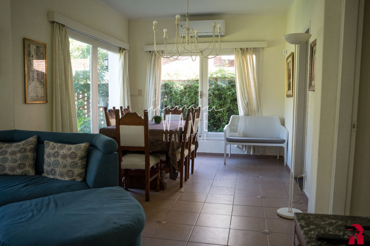 Casa ID.5308 - Venta de casa de 4 dormitorios + dep. en Cantegril, Punta del Este