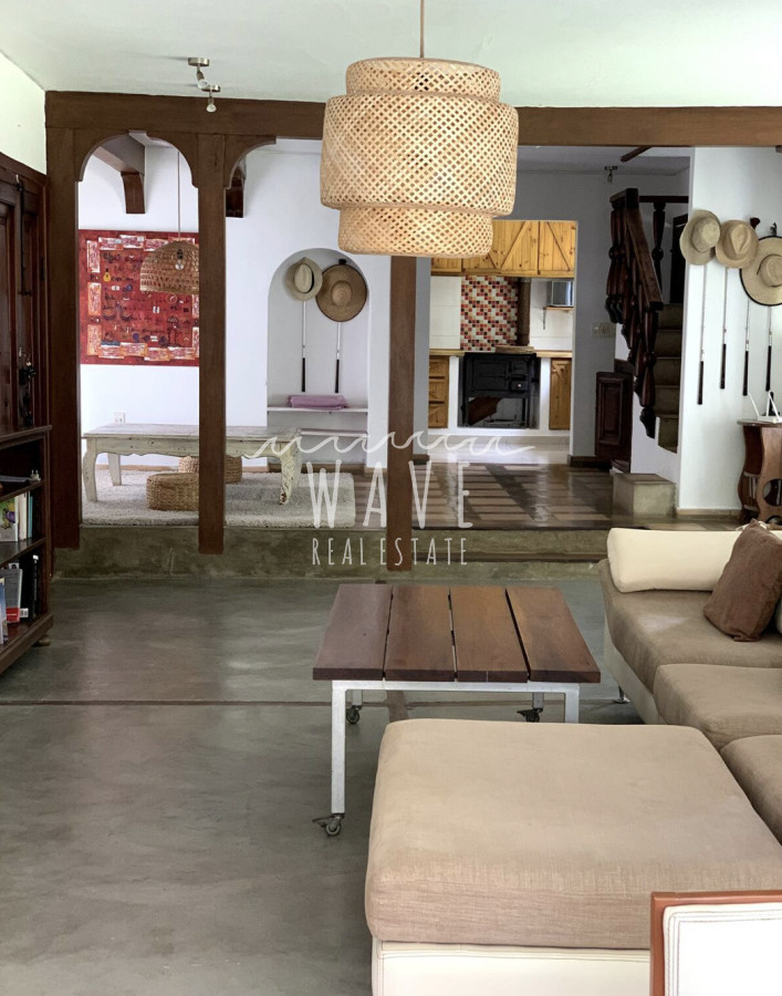 Casa ID.4716 - Venta de casa en El Tesoro,4 dormitorios y piscina.