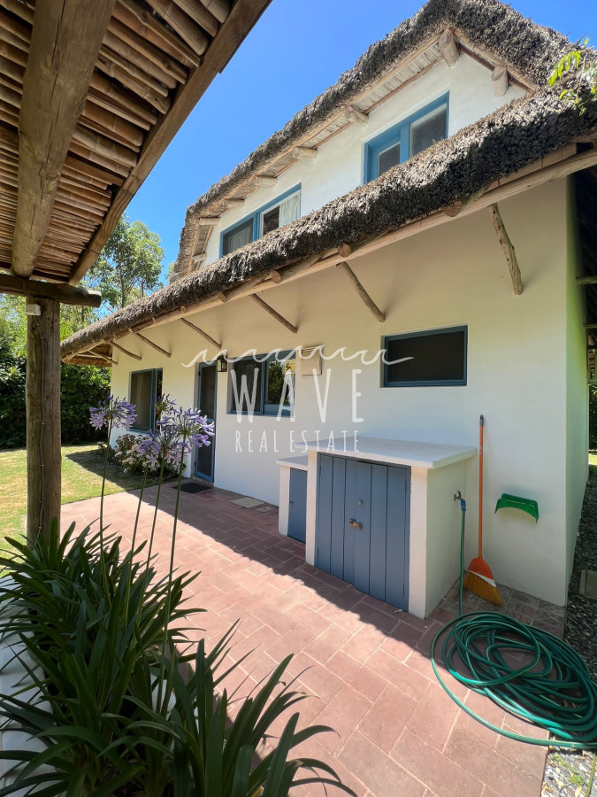Casa ID.1532 - La Barra 3 dormitorios y 2 baños, jardín, parrillero. 
