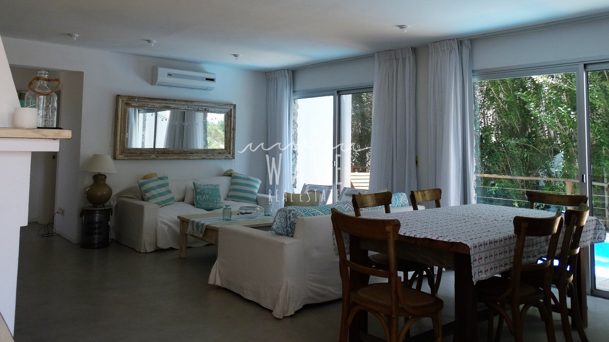 Casa ID.971 -  Alquiler casa de 2 dormitorios en Suite + servicio A UNA CUADRA DE LA PLAYA en José Ignacio.