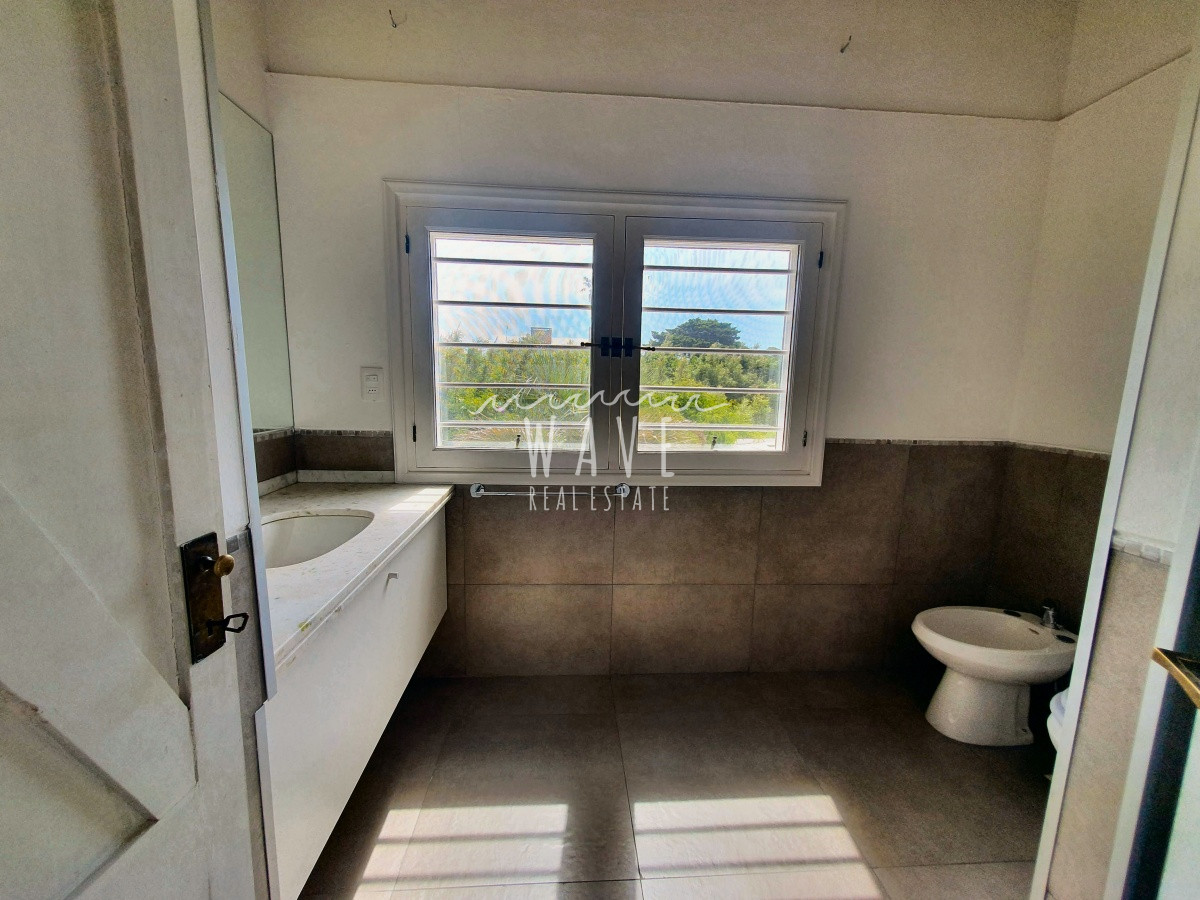 Casa ID.1391 - VENTA Y ALQUILER DE CASA DE 3 DORMITORIOS, 2 SUITES Y 3 BAÑOS EN LA BARRA