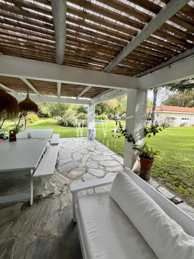 Casa ID.5473 - Venta de casa de 5 dormitorios en El Golf, Punta del Este