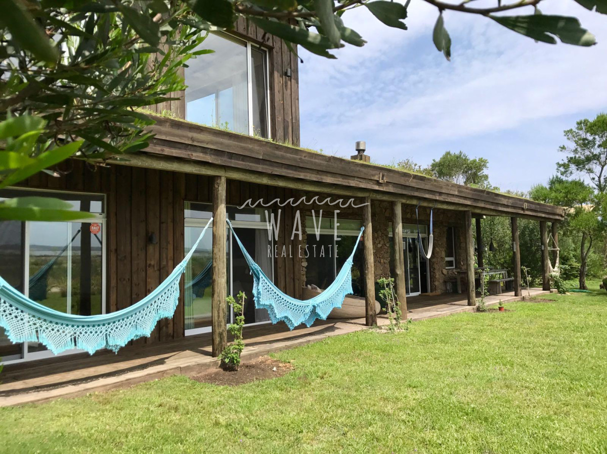 Casa ID.4581 - Alquiler de Verano, La Juanita, casa sobre laguna José Ignacio, cerca de la playa, 3 dormitorios. 