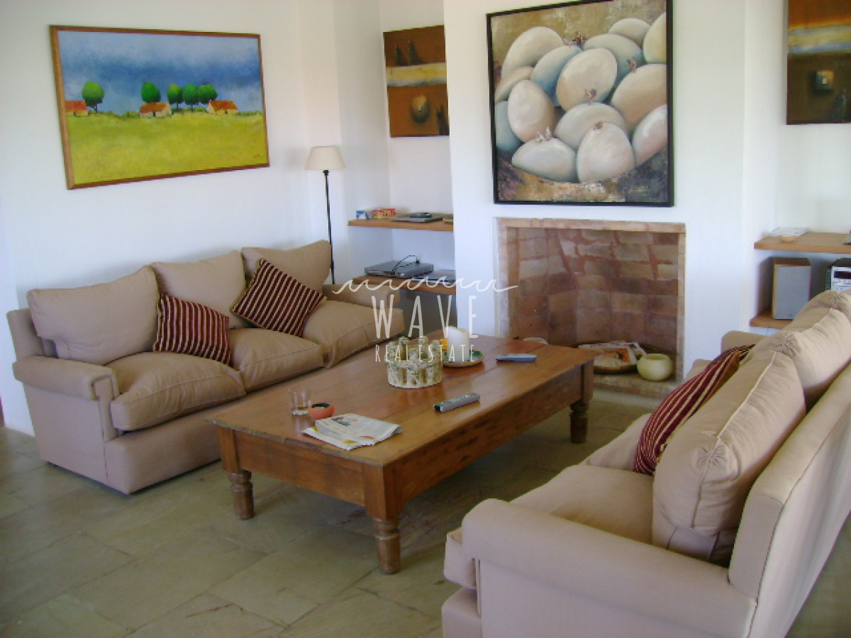 Casa ID.749 - CAPACIDAD Y PRIVACIDAD EN EL CORAZÓN DE LA BARRA