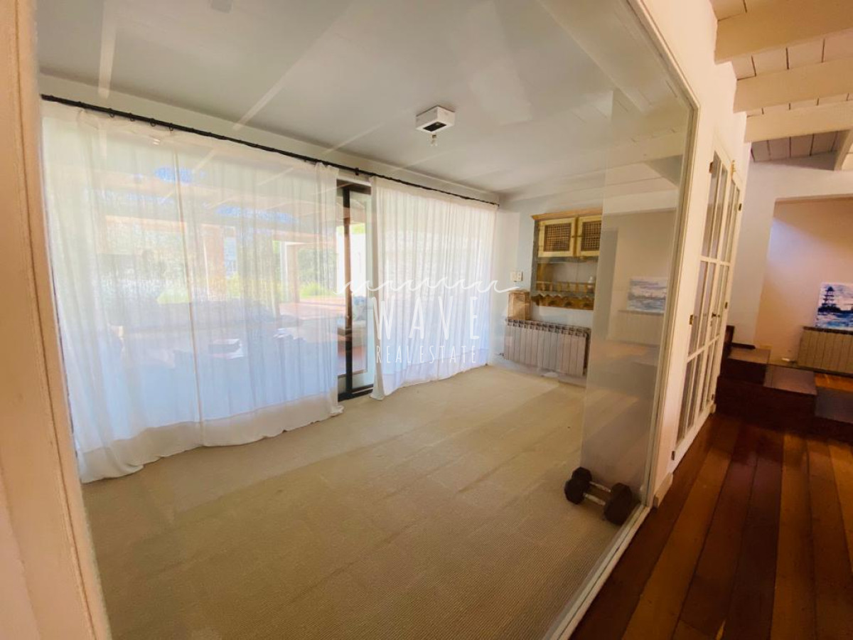 Casa ID.1688 - Venta de Espectacular Casa en Venta San Rafael casi Golf 3 suites más dependencia y piscina