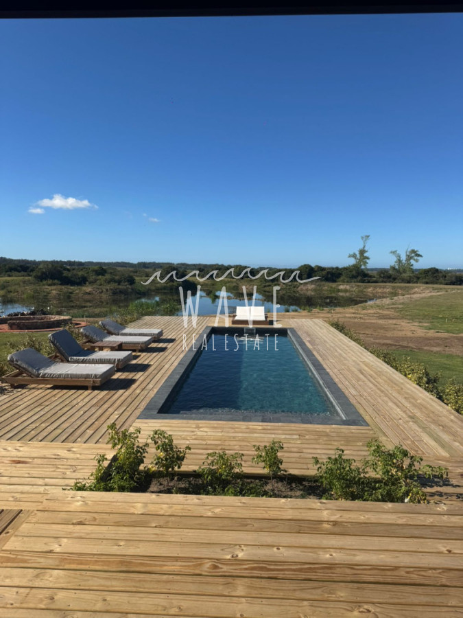 Casa ID.5430 - Venta Casa 4 Suite mas servicio Puerto Quetzal La Barra