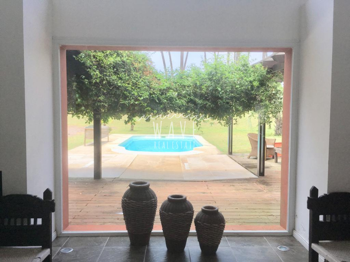 Casa ID.991 - Manantiales, Laguna Blanca, 5 dormitorios y dependencia.