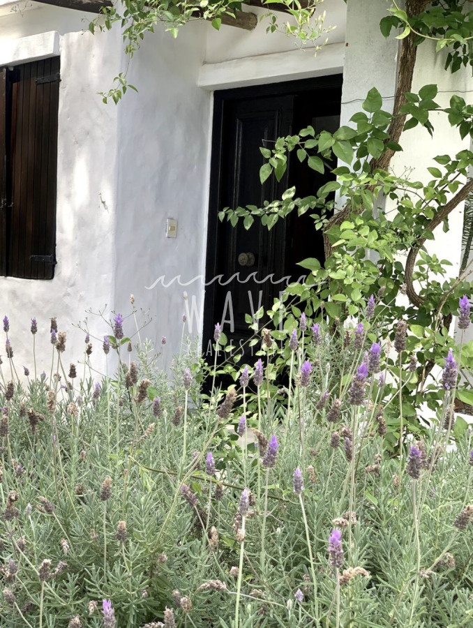 Casa ID.4716 - Venta de casa en El Tesoro,4 dormitorios y piscina.