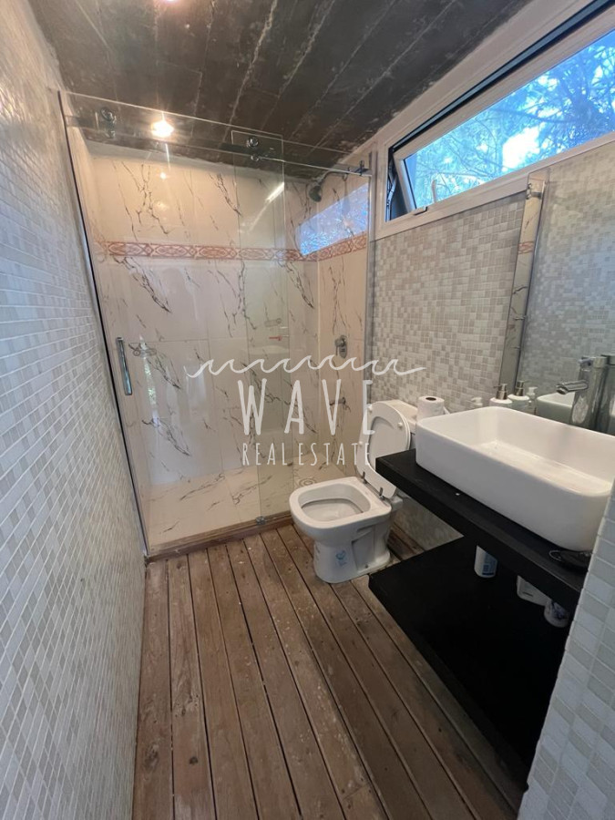 Casa ID.3971 - Venta de casa en Barrio Privado 400 m2 construidos. 