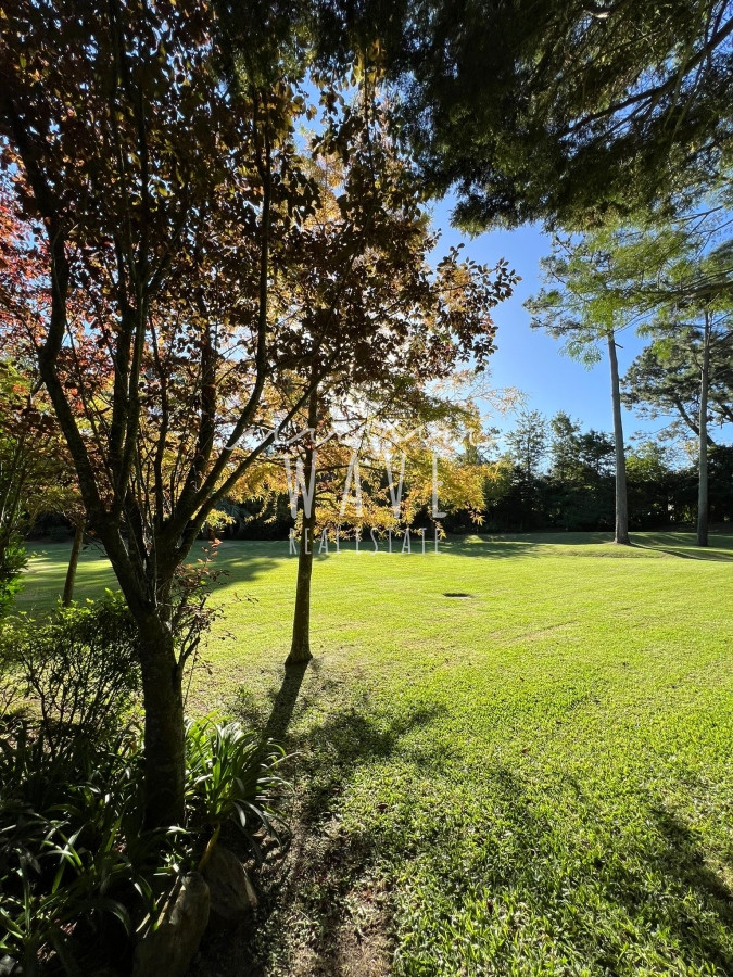 Casa ID.4376 - Alquiler de Verano, Casa con 5 dormitorios en Rincón del indio con piscina 4 mil mts de jardín 