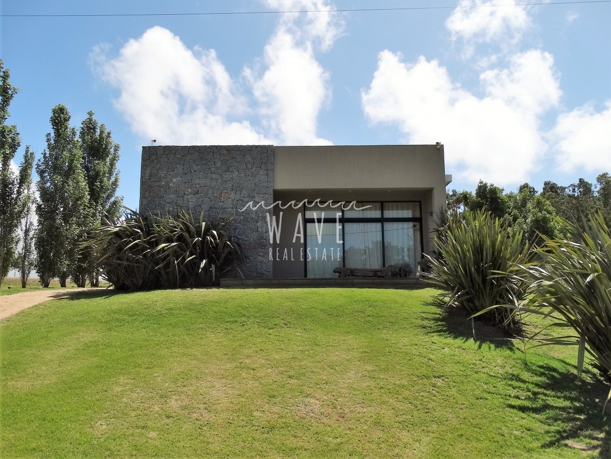 Casa ID.872 - CONFORTABLE CASA EN BARRIO CON SEGURIDAD A METROS DEL MAR. 