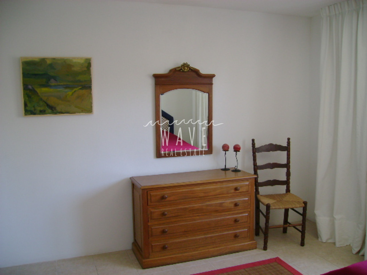 Casa ID.749 - CAPACIDAD Y PRIVACIDAD EN EL CORAZÓN DE LA BARRA