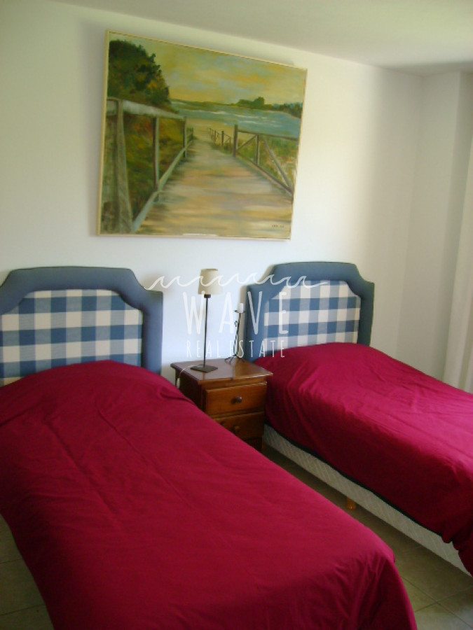 Casa ID.749 - CAPACIDAD Y PRIVACIDAD EN EL CORAZÓN DE LA BARRA