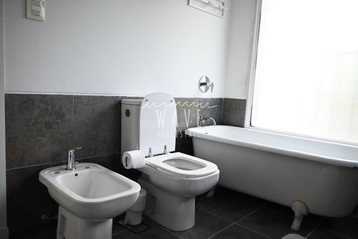 Casa ID.4664 - La Barra, a 5 minutos de todo, en entorno de chacras, 4 dormitorios, piscina, gran jardín.