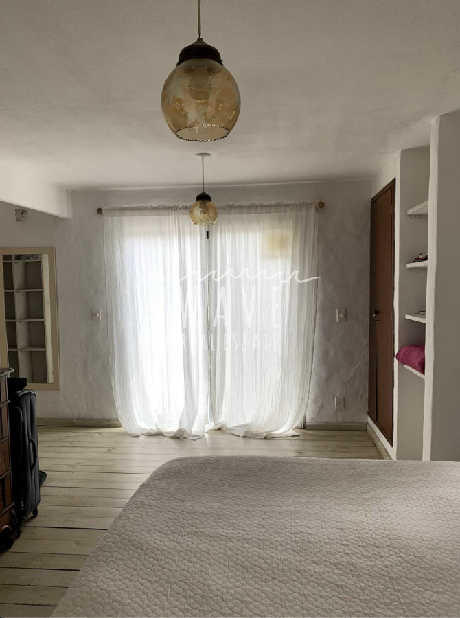 Casa ID.4716 - Venta de casa en El Tesoro,4 dormitorios y piscina.