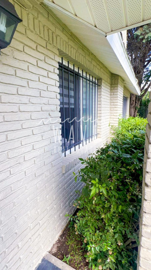 Casa ID.1596 - OPORTUNIDAD CASA EN VENTA Rincón del Indio, casa esquina, 3 dormitorios, 2 baños. 