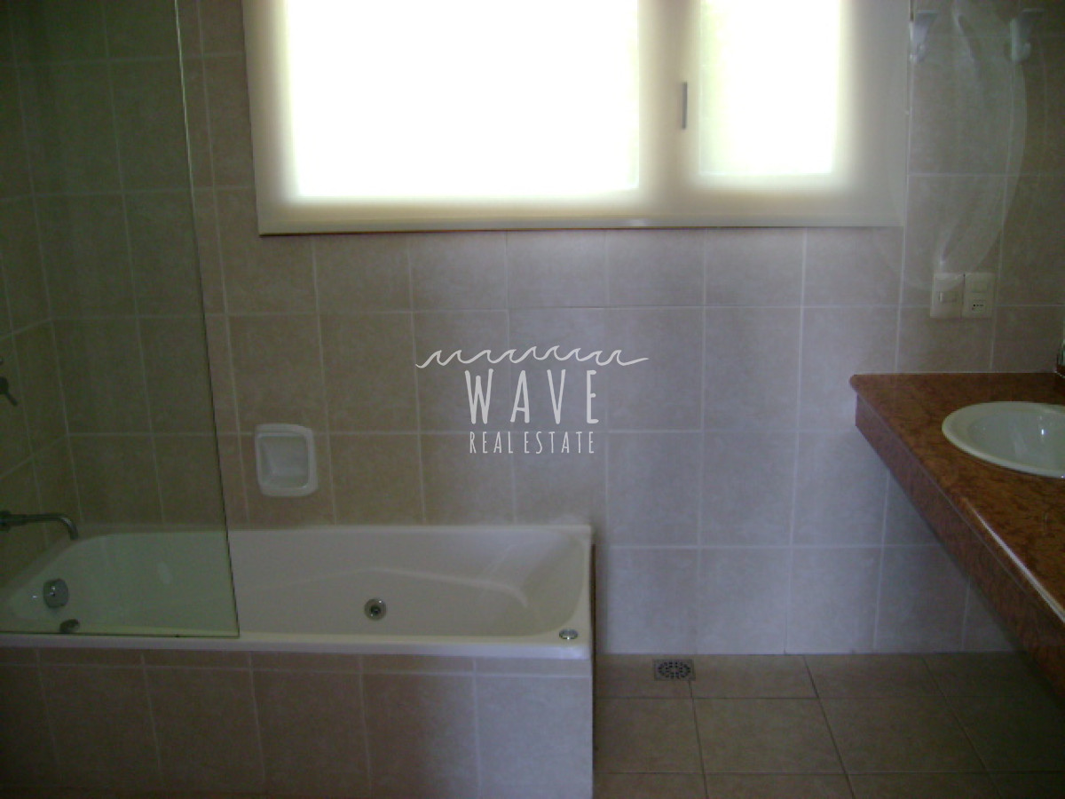 Casa ID.749 - CAPACIDAD Y PRIVACIDAD EN EL CORAZÓN DE LA BARRA