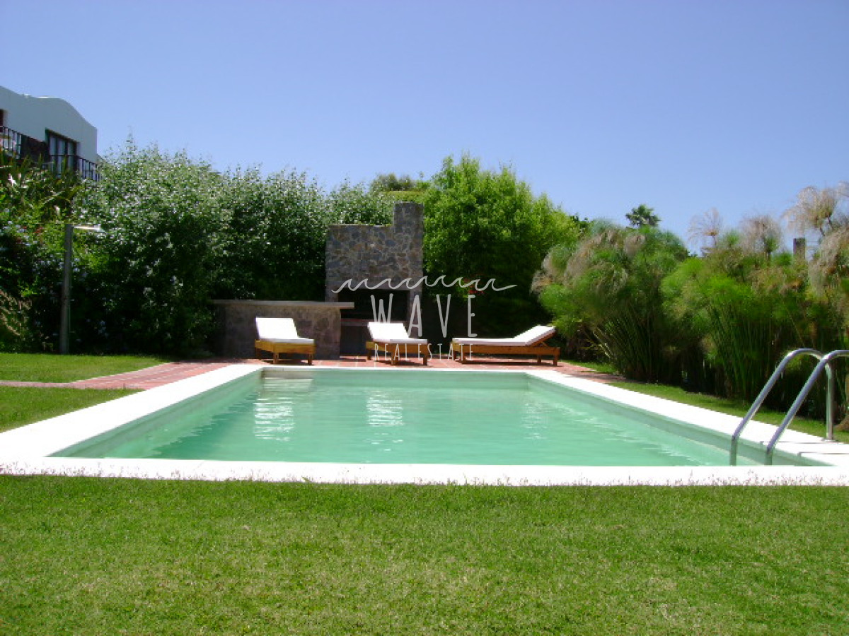 Casa ID.749 - CAPACIDAD Y PRIVACIDAD EN EL CORAZÓN DE LA BARRA