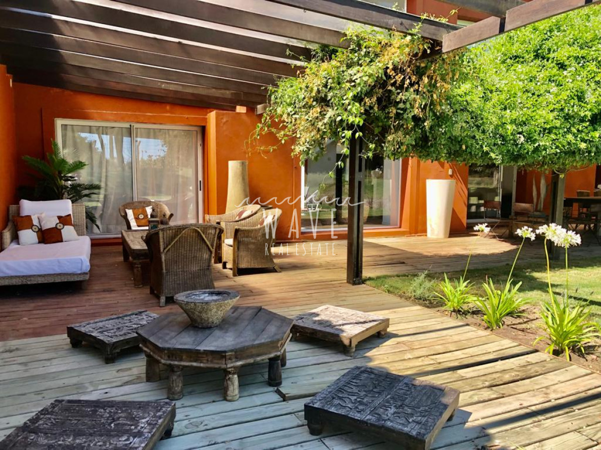 Casa ID.991 - Manantiales, Laguna Blanca, 5 dormitorios y dependencia.