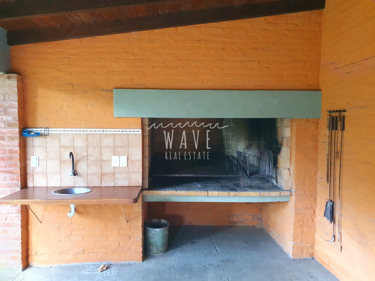 Casa ID.1222 - Venta de casa de 3 dormitorios y servicio en barrio Cantegril, Punta del Este.