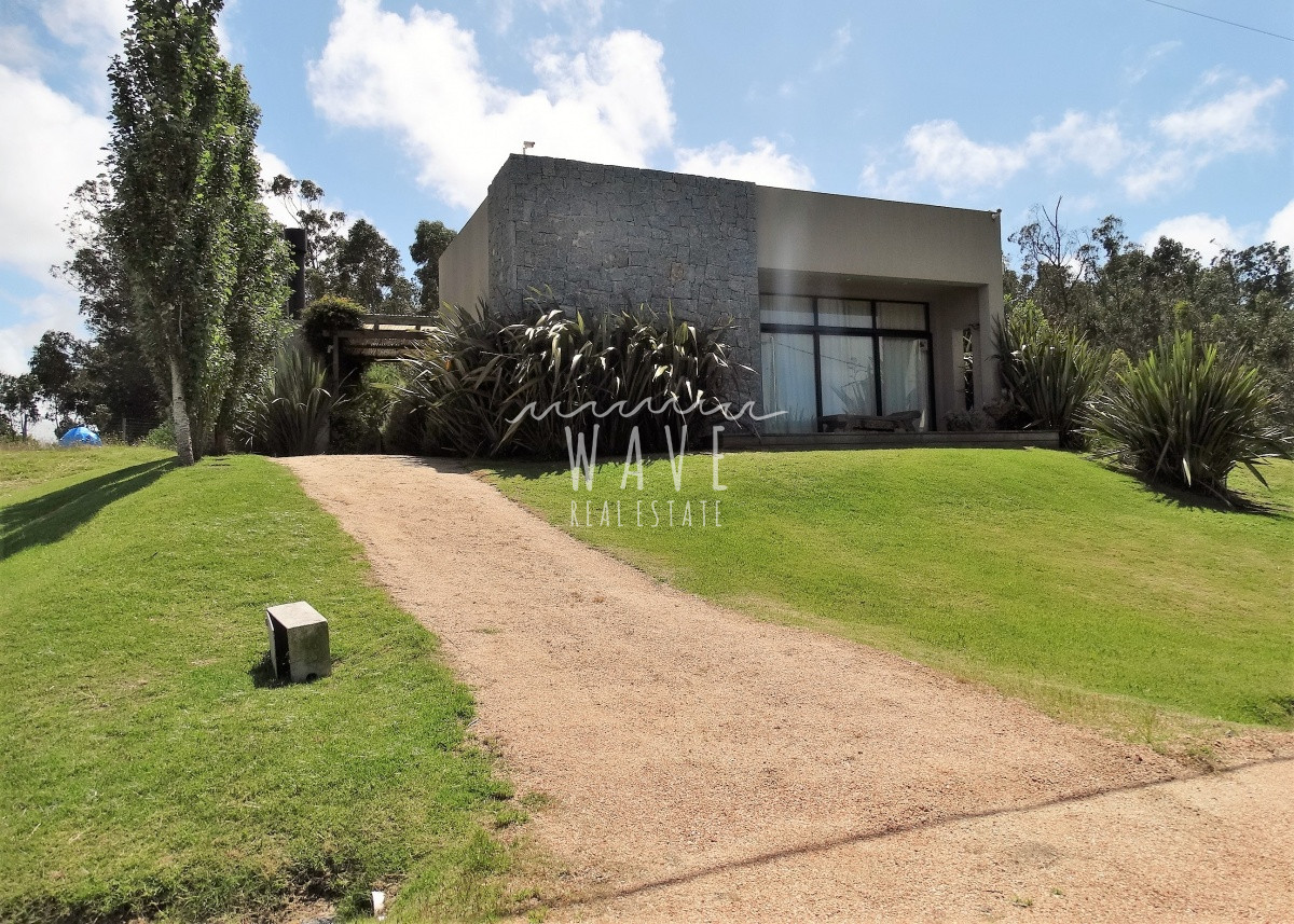 Casa ID.872 - CONFORTABLE CASA EN BARRIO CON SEGURIDAD A METROS DEL MAR. 