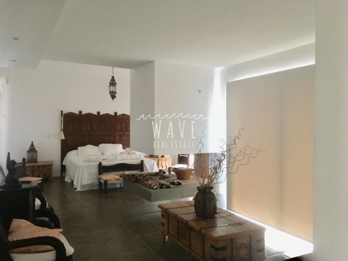 Casa ID.991 - Manantiales, Laguna Blanca, 5 dormitorios y dependencia.