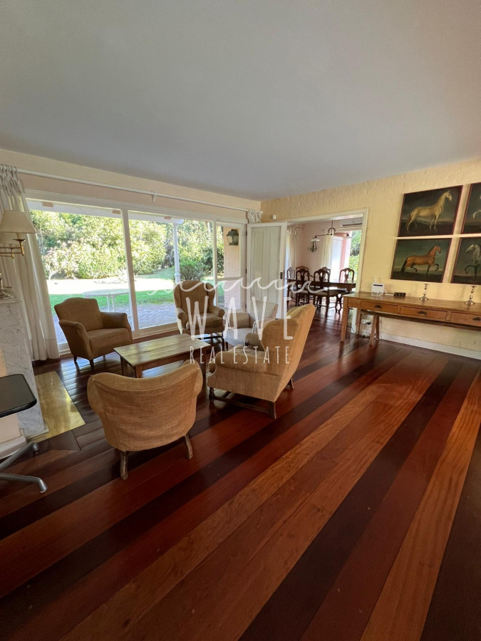 Casa ID.4376 - Alquiler de Verano, Casa con 5 dormitorios en Rincón del indio con piscina 4 mil mts de jardín 