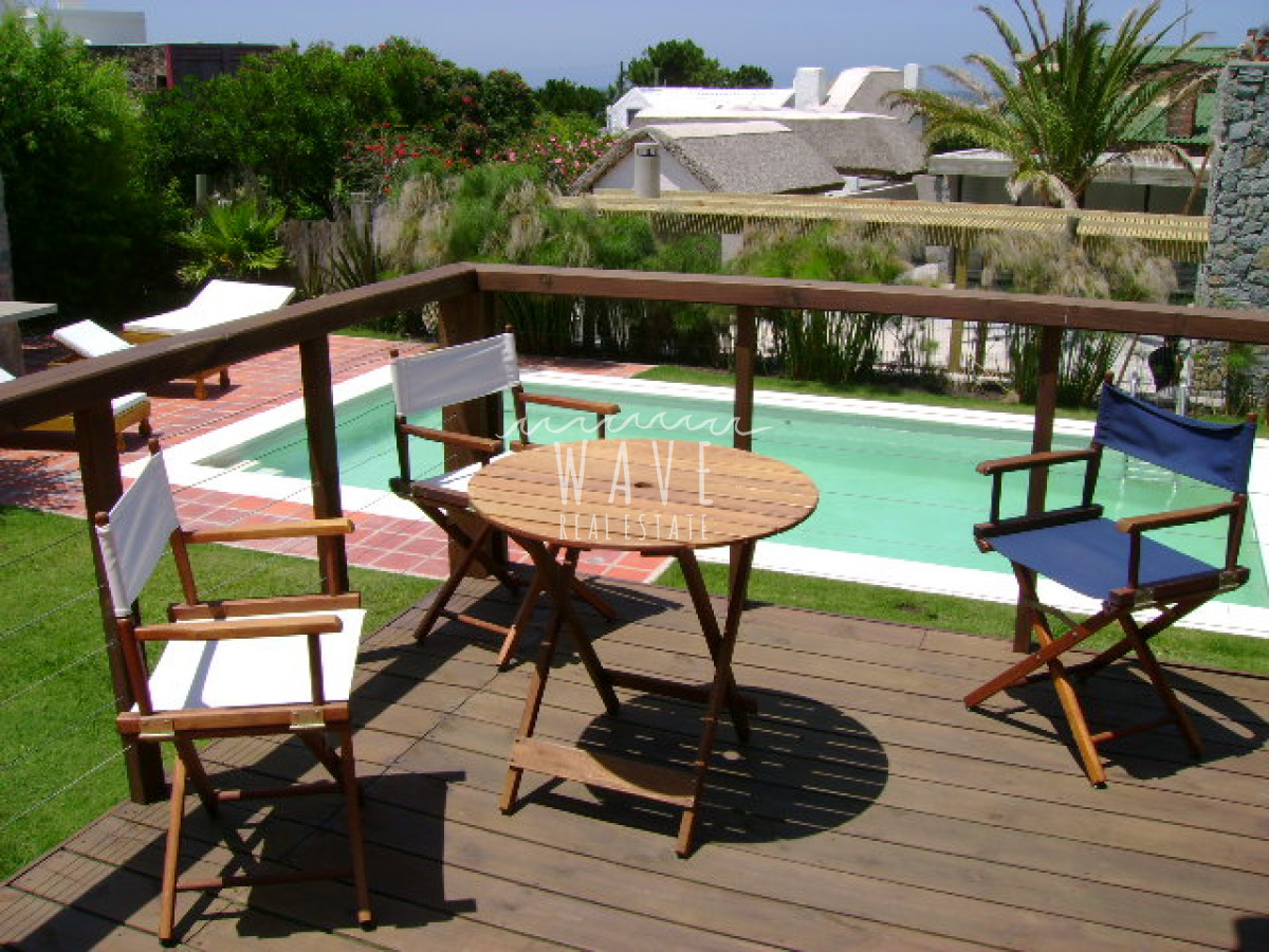 Casa ID.749 - CAPACIDAD Y PRIVACIDAD EN EL CORAZÓN DE LA BARRA