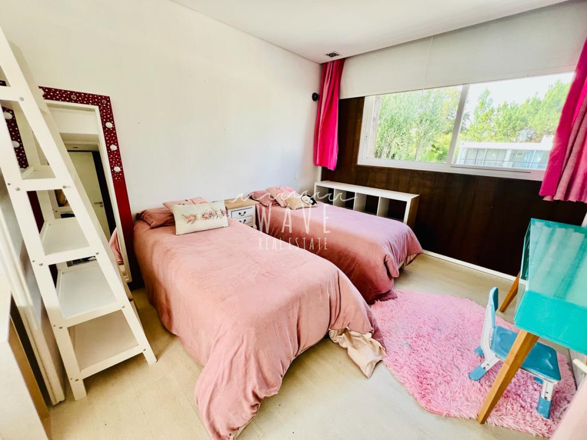 Casa ID.3971 - Venta de casa en Barrio Privado 400 m2 construidos. 