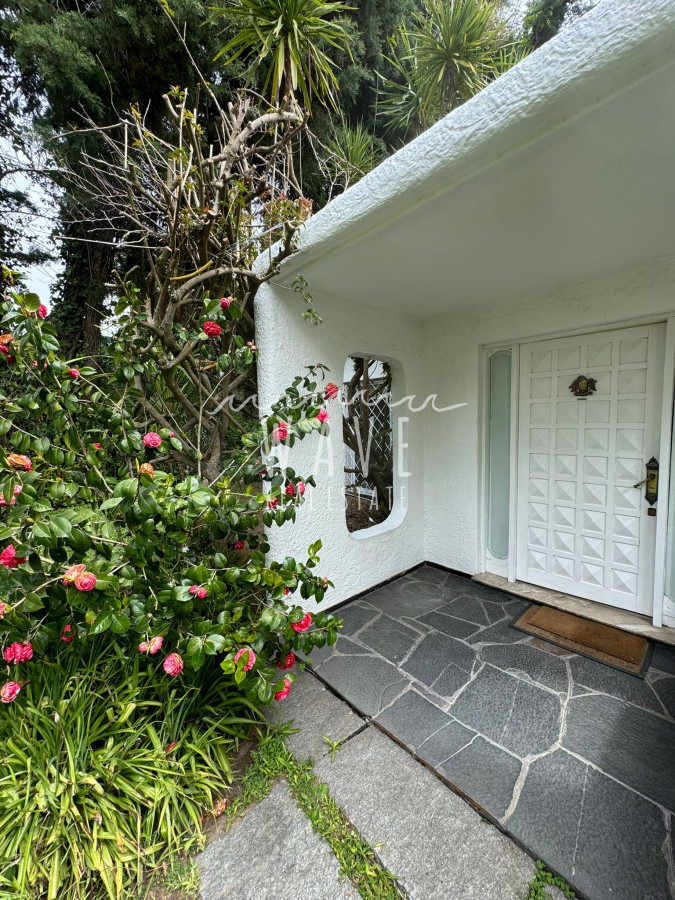 Casa ID.4536 - Venta espectacular casa 4 dormitorios, Cantegril , Punta del Este 