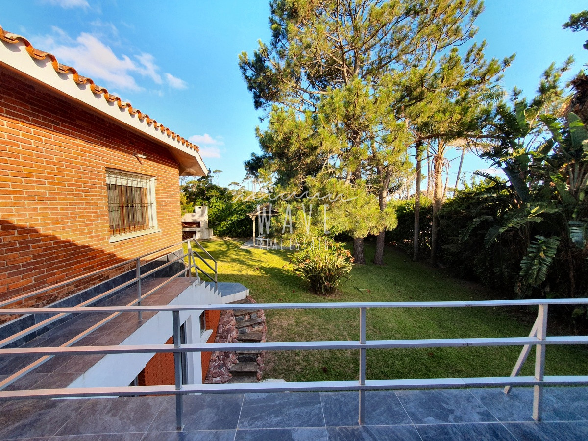 Casa ID.1528 - Alquiler Enero de Casa de 4 dormitorios a 100 mts del mar en Punta del Este.