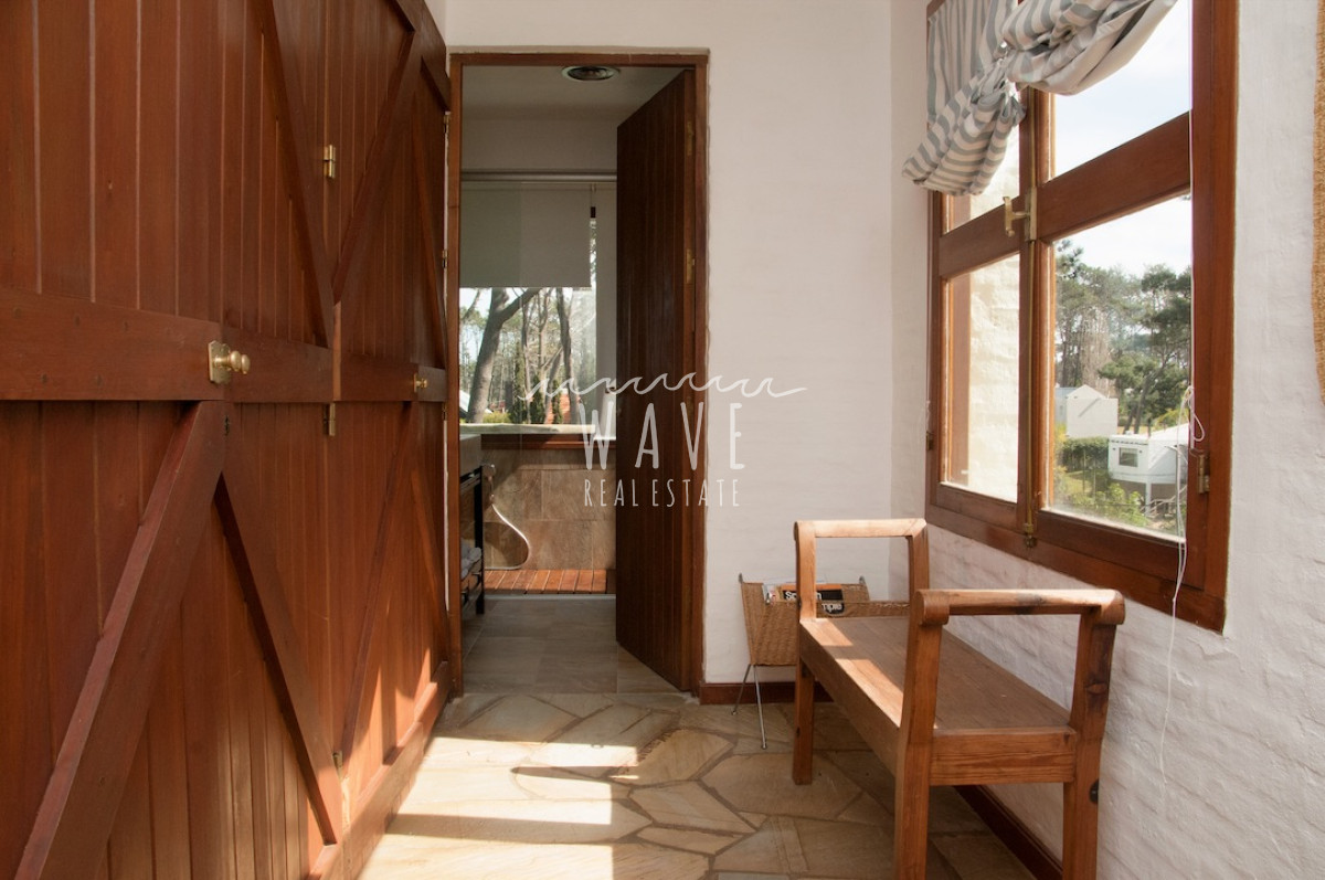 Casa ID.1218 - Alquiler Temporal de Moderna y Confortable casa de 5 dormitorios a pasos del Mar en La Barra, Punta del Este.