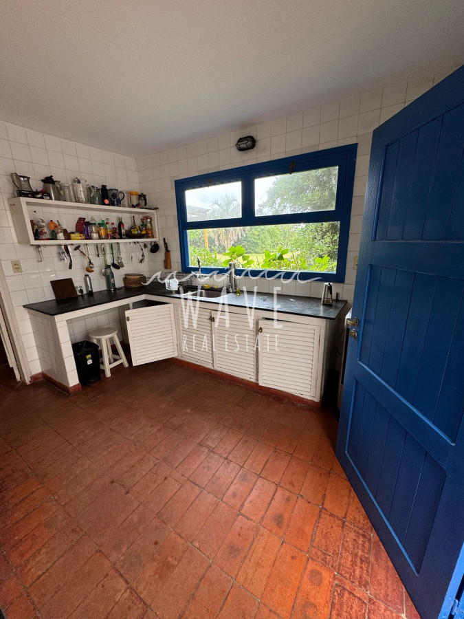 Casa ID.4822 - Venta de casa sobre Ruta 10, La Barra, con 3 dormitorios y 1000 metros de terreno