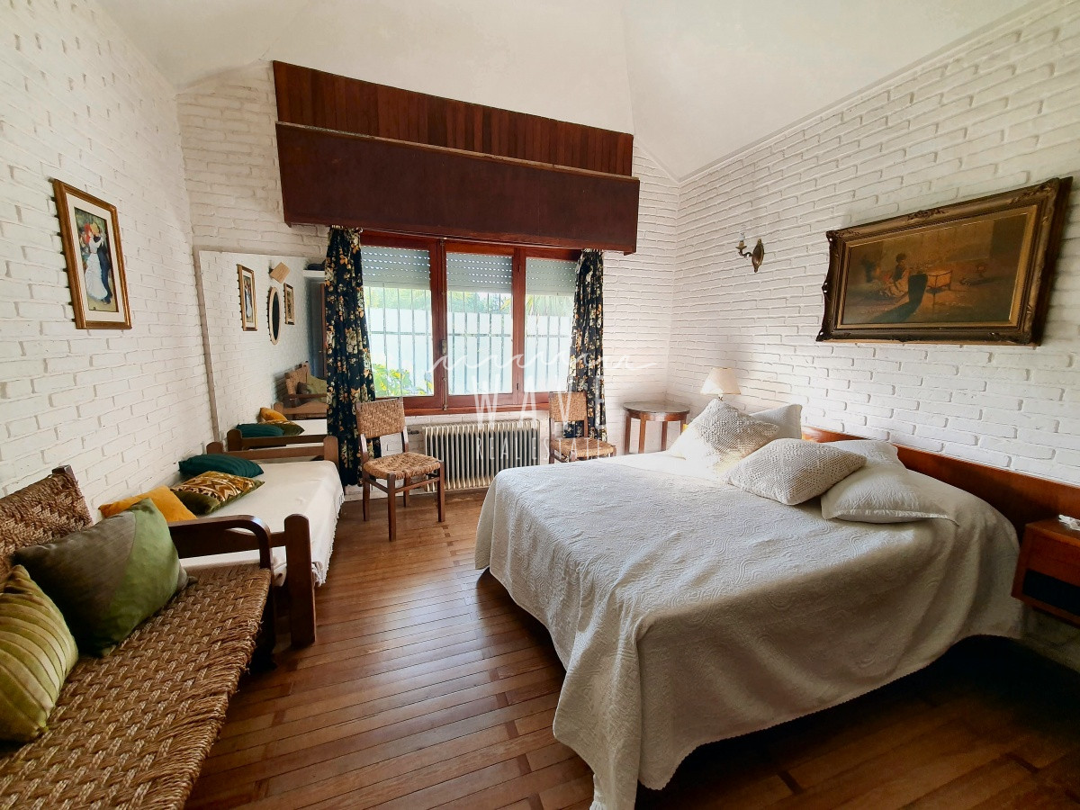 Casa ID.1528 - Alquiler Enero de Casa de 4 dormitorios a 100 mts del mar en Punta del Este.