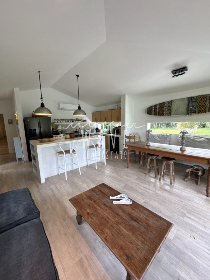 Casa ID.5473 - Venta de casa de 5 dormitorios en El Golf, Punta del Este