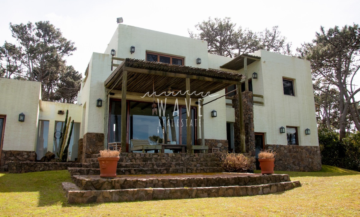 Casa ID.1218 - Alquiler Temporal de Moderna y Confortable casa de 5 dormitorios a pasos del Mar en La Barra, Punta del Este.