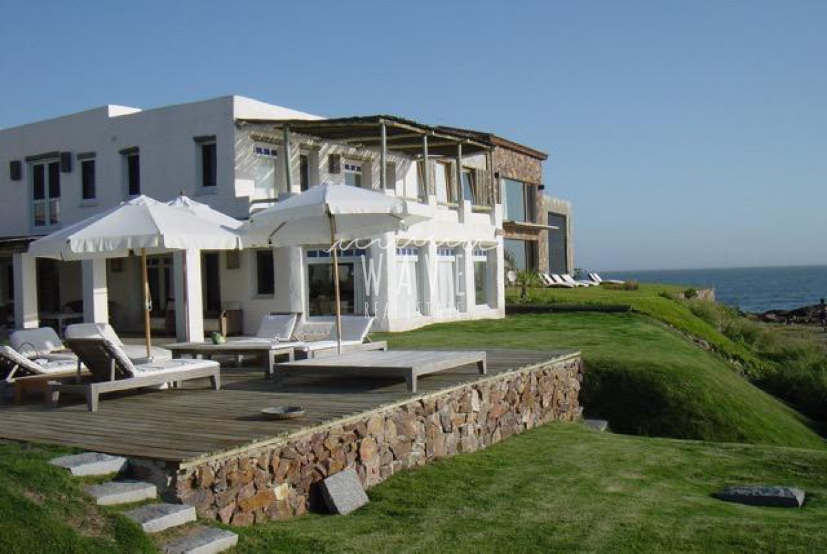 Casa ID.4875 - Alquiler de Casa con 7 dormitorios en La Barra, ubicada frente al mar