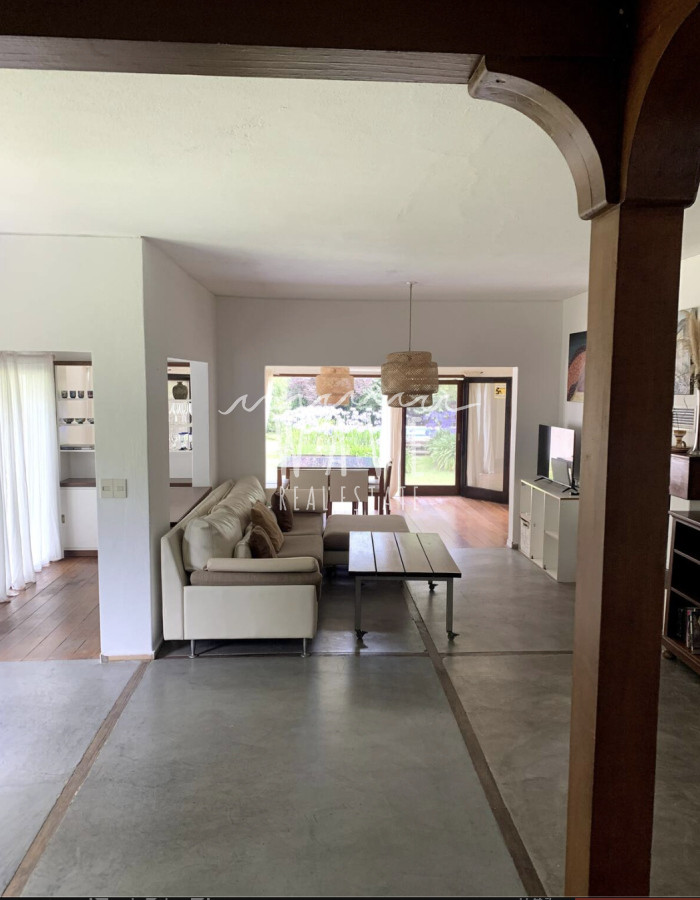 Casa ID.4716 - Venta de casa en El Tesoro,4 dormitorios y piscina.