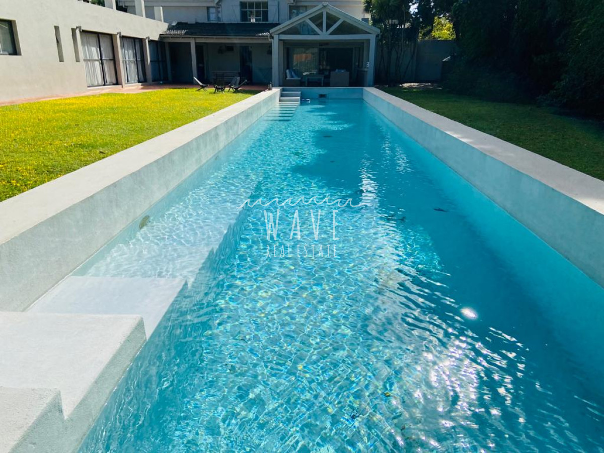 Casa ID.1688 - Venta de Espectacular Casa en Venta San Rafael casi Golf 3 suites más dependencia y piscina