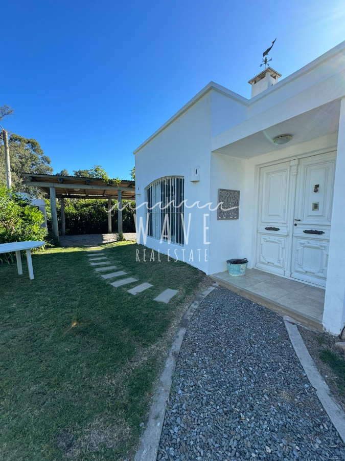 Casa ID.4582 - La Barra, zona Palmas de La Barra, muy cerca del centro comercial, 2 dormitorios, parrillero.