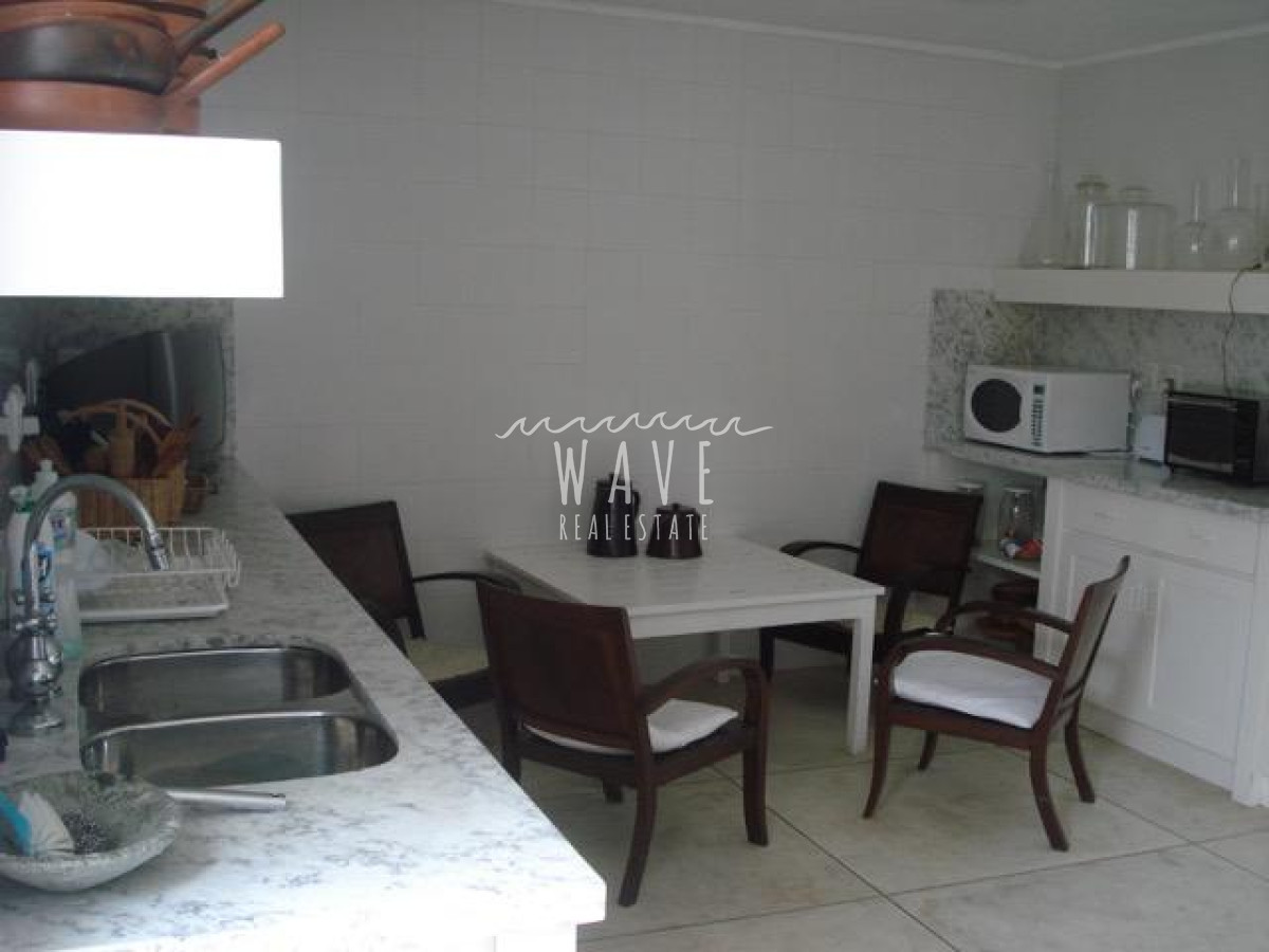 Casa ID.4875 - Alquiler de Casa con 7 dormitorios en La Barra, ubicada frente al mar