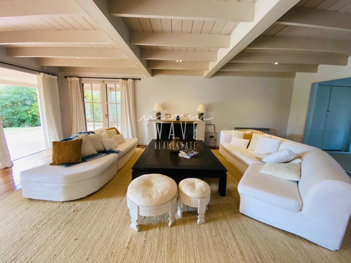 Casa ID.1688 - Venta de Espectacular Casa en Venta San Rafael casi Golf 3 suites más dependencia y piscina
