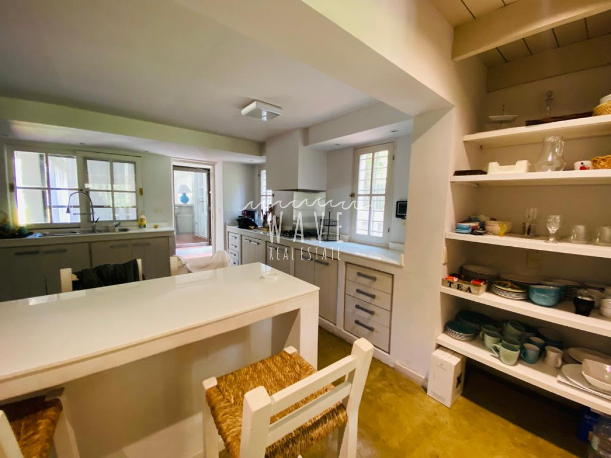 Casa ID.1688 - Venta de Espectacular Casa en Venta San Rafael casi Golf 3 suites más dependencia y piscina