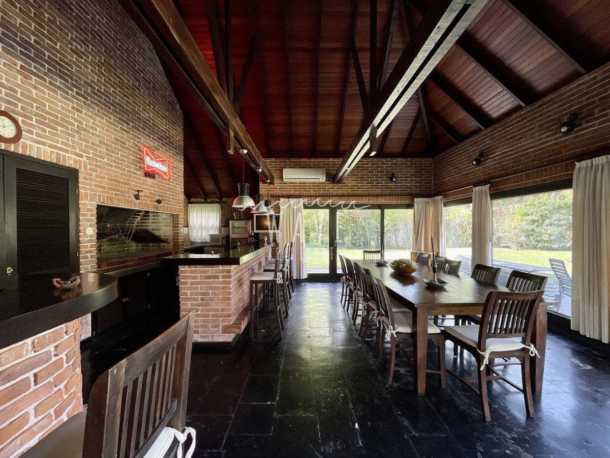 Casa ID.1562 - VENTA- MAGNIFICO CHALET EN ZONA GOLF- PUNTA DEL ESTE