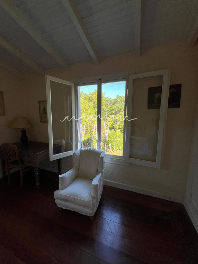 Casa ID.4376 - Alquiler de Verano, Casa con 5 dormitorios en Rincón del indio con piscina 4 mil mts de jardín 