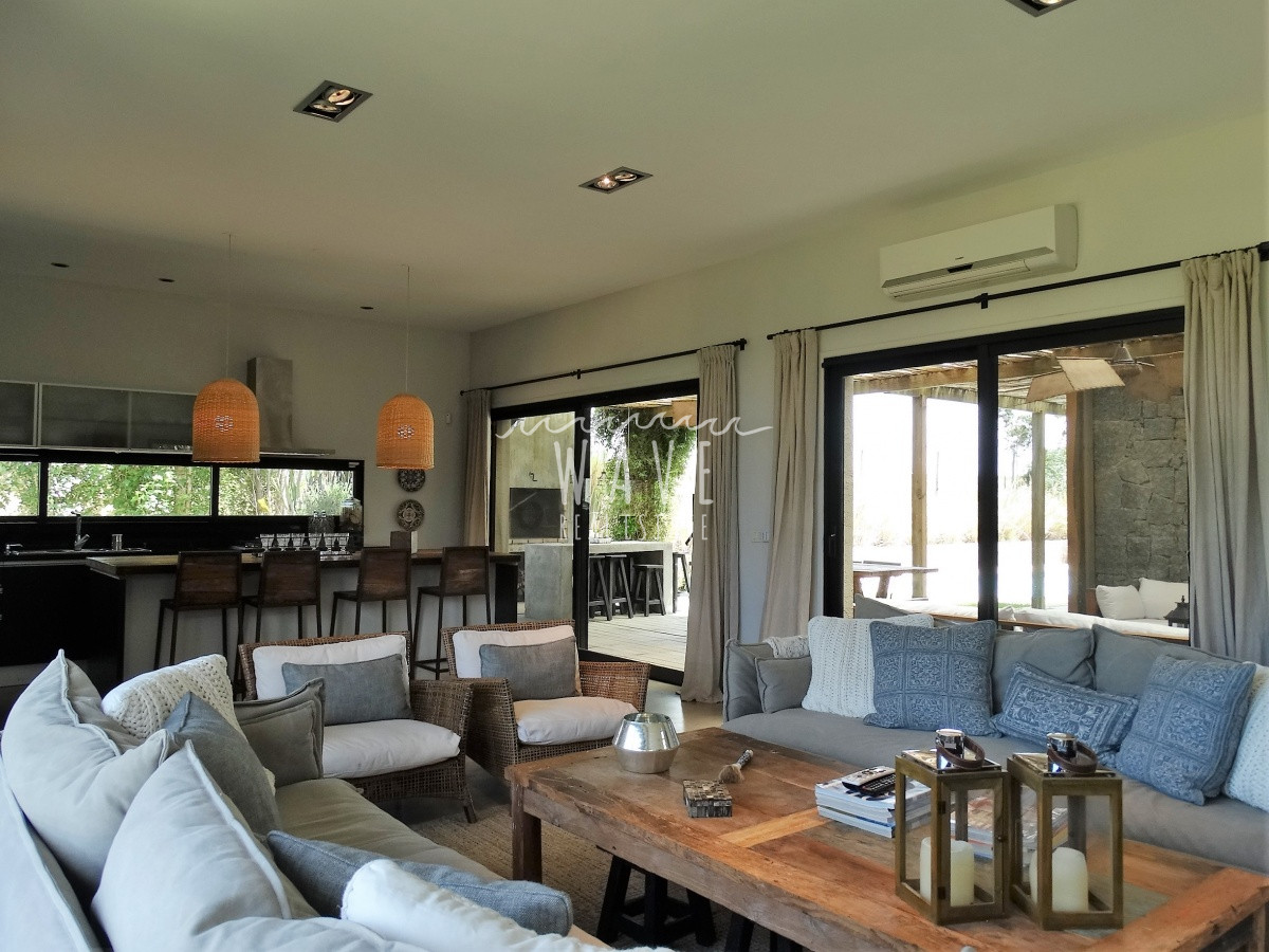 Casa ID.872 - CONFORTABLE CASA EN BARRIO CON SEGURIDAD A METROS DEL MAR. 