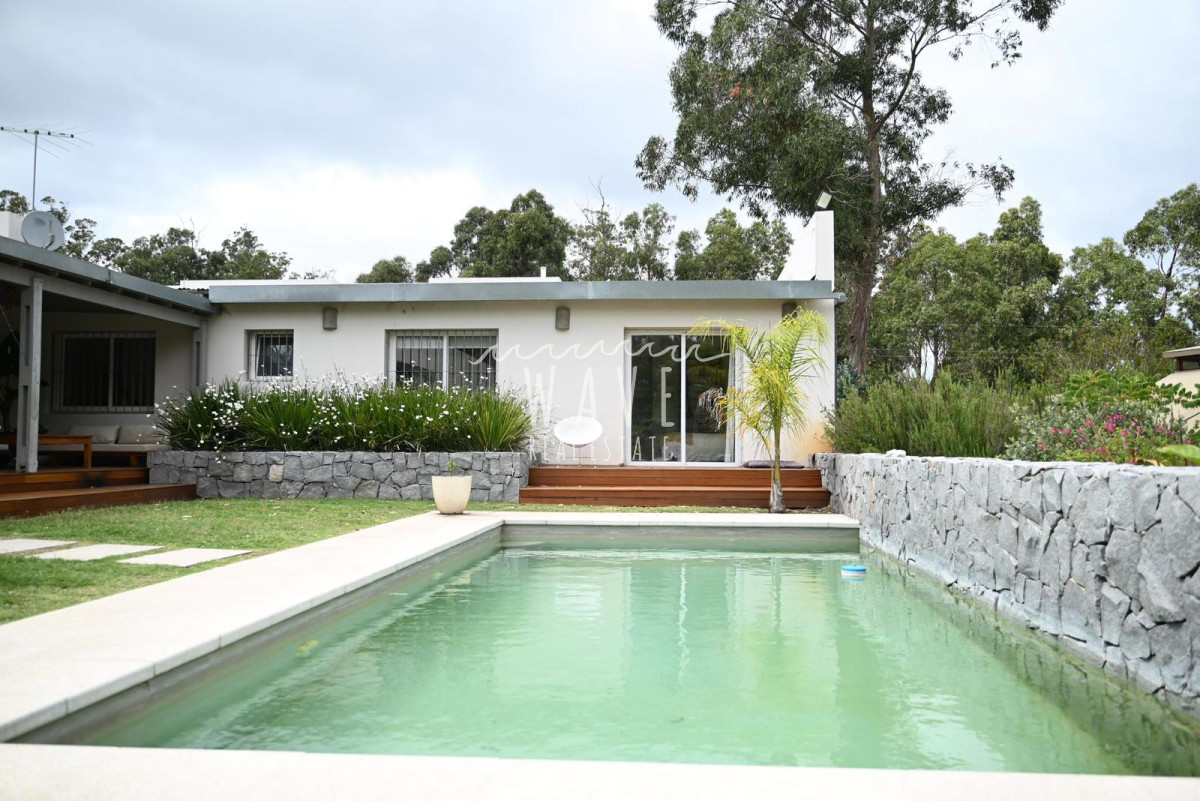 Casa ID.4664 - La Barra, a 5 minutos de todo, en entorno de chacras, 4 dormitorios, piscina, gran jardín.