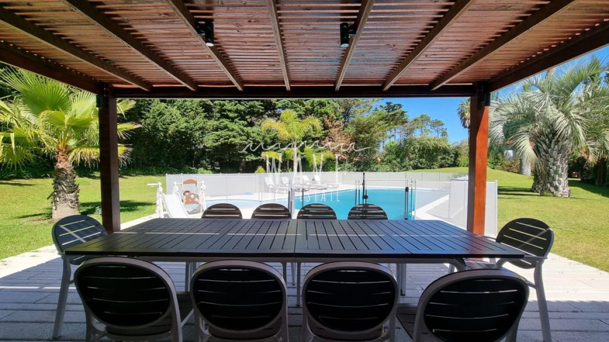 Casa ID.1500 - Exclusiva casa en Beverly Hills. 4 dormitorios. Piscina.